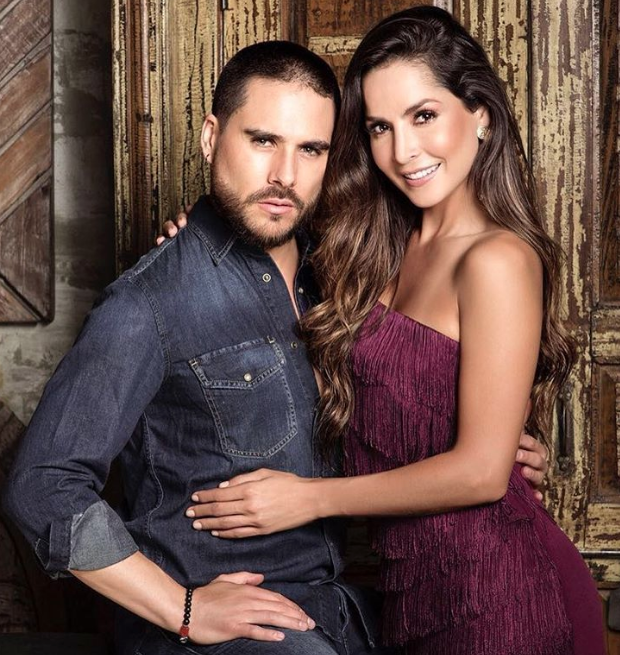 ¡Carmen Villalobos se casará tres veces con su novio! | E! News